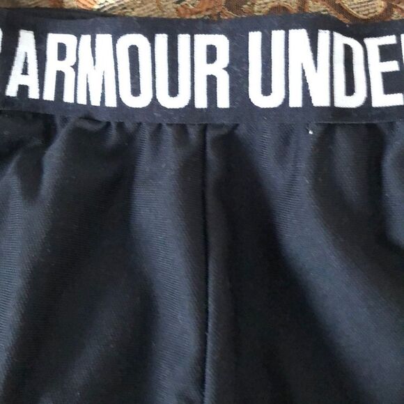 Under Armour loose fit ladies size small shorts - Picture 4 of 5